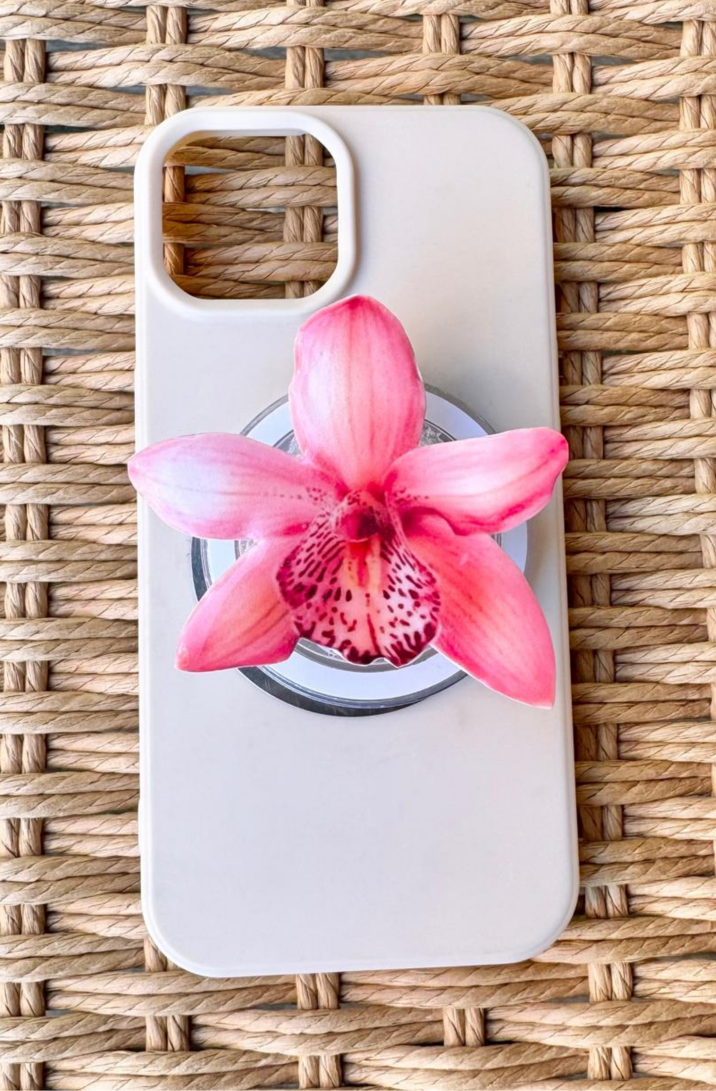 Pink petal MagSafe